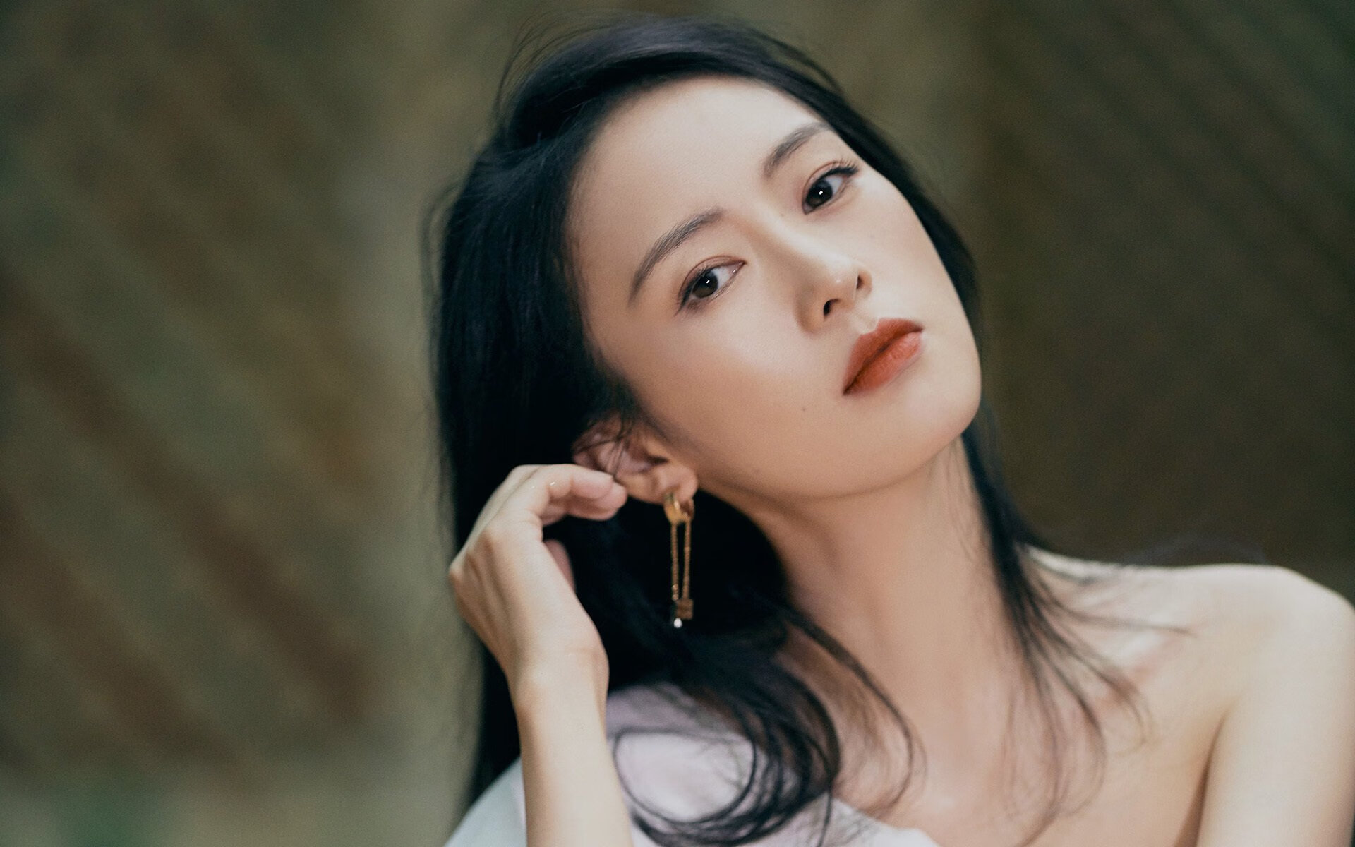 以足球主题的公益文化卡通产品深受儿童喜爱，足球文化节儿童画