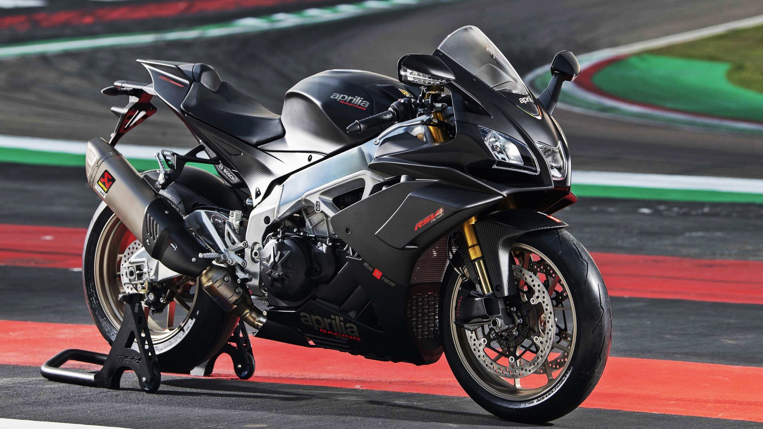 勇士主帅带队观看经典比赛强化战术意识，勇士主场震撼开幕